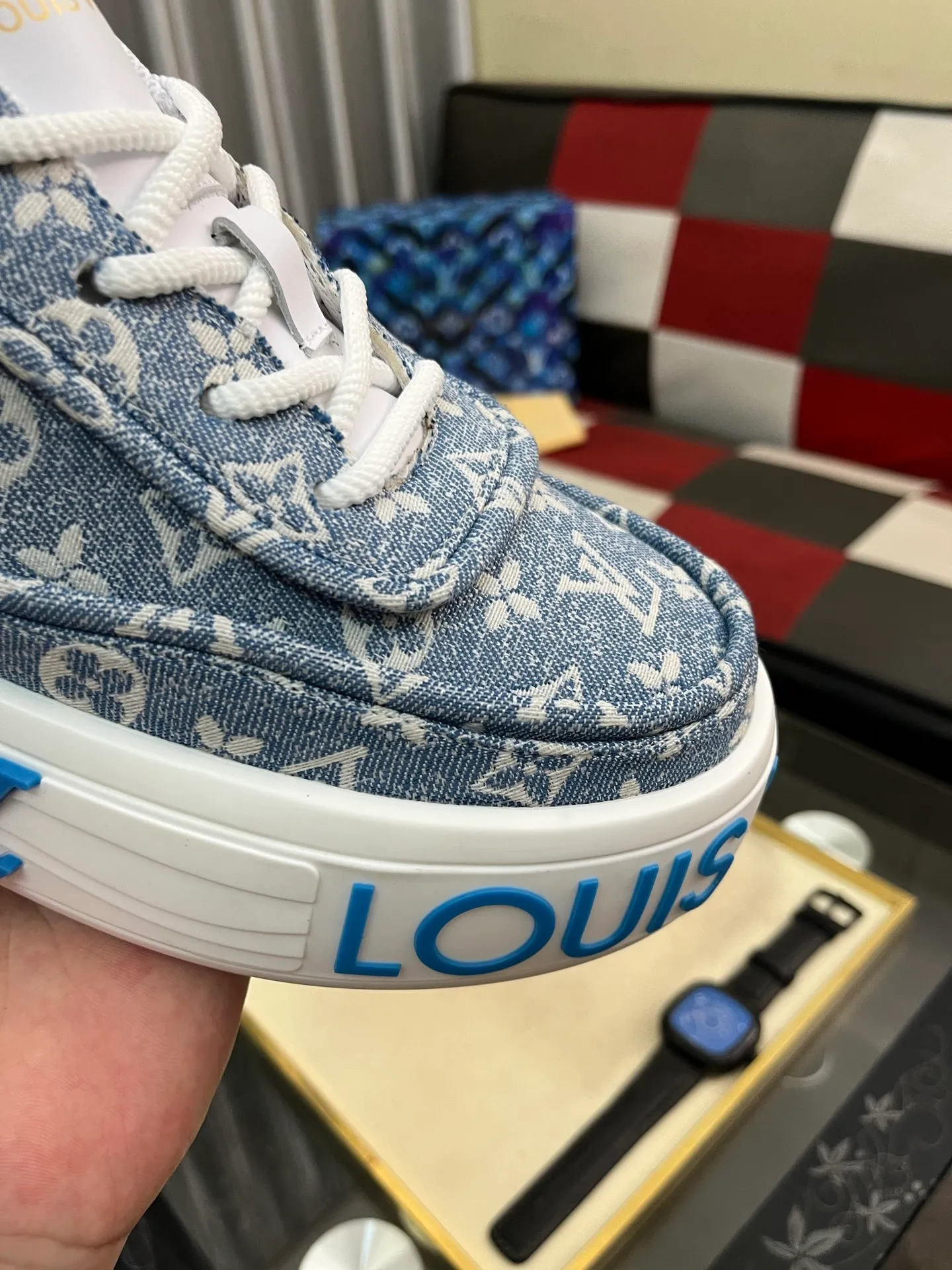 Men's shoes 💰560⌚️⌚️【LOUlS VUlTTON】Louis Vuitton ~ unique and casual style. LV counter purchasing 🏃casual shoes😍😍 Men's 2025 counters are on sale simultaneously, Italian imported brands select first-layer Italian cowhide. Cowhide leather lining (refuses to discolor and grind feet) Code number: 38-44 4⃣️colors available